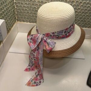 Women's Crown & Ivy Spring Floral Straw Hat New w/out Tags One Size